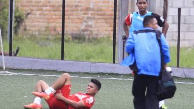 El delantero juvenil de Olimpia, Bryan Velásquez, no se recuperá del tirón en su pierna izquierda. (Foto: Archivo)