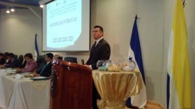 El presidente de la Corte Suprema, Rolando Argueta, cuando abría la jornada inaugural de evaluaciones a los candidatos a dirigir el Ministerio Público.