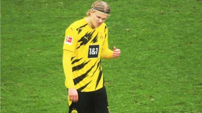 Erling Haaland hizo un doblete y evitó la derrota del Borussia Dortmund ante el Colonia. Foto AFP