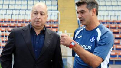 Eduardo Atala junto al técnico Diego Vázquez.