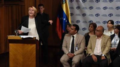 La fiscal de Venezuela, Luisa Ortega, asegura que no acatará la sentencia del Tribunal Supremo de Justicia si decide separarla de su cargo.