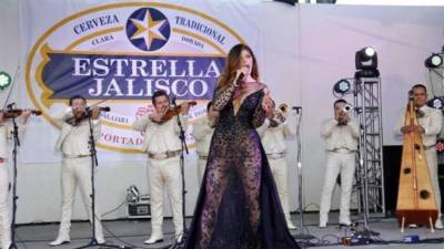 Cervezas como Estrella Jalisco ganan cada vez más terreno, apoyadas por una campaña que incluye a grandes estrellas mexicanas de la canción.