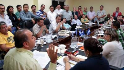 Los empresarios llegaron a la sesión de Corporación para hacer el reclamo.