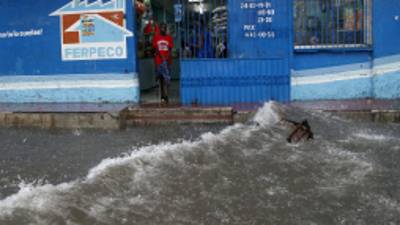En la capital, los cuerpos de socorro estuvieron atentos a la quebrada Los Jucos.