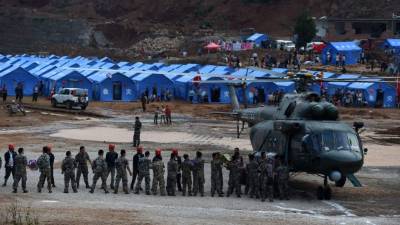 Miles se refugian en tiendas de campaña; comienza a llegar ayuda humanitaria.