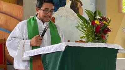 El sacerdote Óscar Benavidez fue detenido el pasado domingo y trasladado a la prisión ‘El Chipote’.