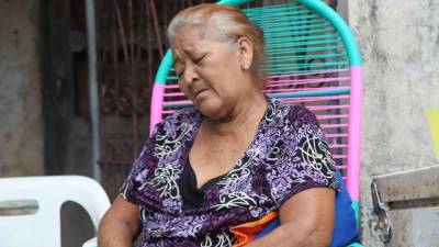 La señora Gladys Zelaya se encuentra consternada tras la muerte de su hijo.
