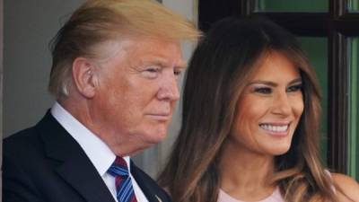Melania y Trump posaron sonrientes ante la prensa el pasado miércoles./Foto: AFP.
