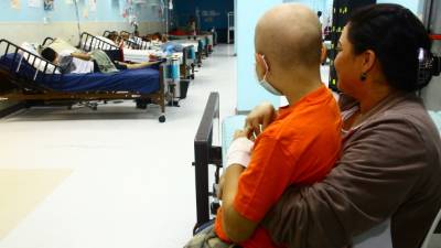 En la sala de hematooncología se asiste a niños enfermos de la sangre y de cáncer.