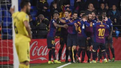 Luis Suárez festejando su gol en el minuto 93 que significó el empate. FOTO AFP.