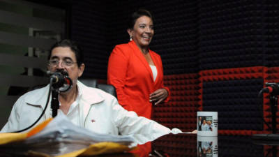 El expresidente Manuel Zelaya anunció hoy miércoles que el sábado convocará a una movilización masiva para defender el triunfo de su esposa Xiomara Castro.