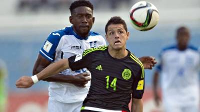 'Chicharito' Hernández se fractura la mano y estará fuera dos semanas.