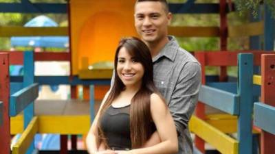 La bella joven Maybey de Licona junto al portero hondureño que milita en el Motagua.