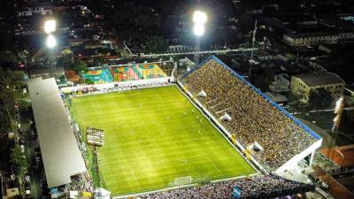 Panorámica de como lució el estadio Morazán el pasado domingo en el clásico del fútbol moderno.