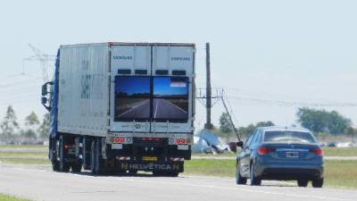 El sistema Safety Truck (camión seguro) o ST se compone de dos cámaras de video incorporadas en la parte delantera del vehículo.