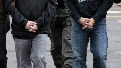 La Fiscalía reveló que los capturados habrían tenido comunicación con varios políticos y funcionarios salvadoreños a quienes pretendían extorsionar a cambio de no 'perjudicar' su imagen. EFE/Archivo