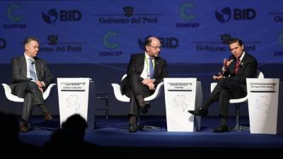 Los presidentes Juan Manuel SantoS, Afredo Moreno y Enrique Peña Nieto.