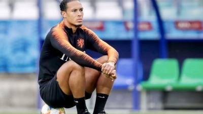 Virgil Van Dijk atraviesa por uno de los mejores momentos de su carrera. Tras ser elegido como el mejor jugador de la UEFA y haber ganado la última Champions League con el Liverpool, el zaguero holandés es considerado como uno de los futbolistas de mayor rendimiento. Sin embargo, ha revelado que estuvo al borde de la muerte.