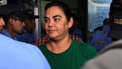 Rosa Elena Bonilla, esposa del expresidente Porfirio Lobo, es señalada de coautora de apropiación indebida y autora de ocho delitos de fraude.