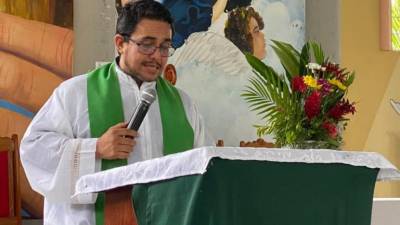 El sacerdote Óscar Benavidez fue detenido el pasado domingo y trasladado a la prisión ‘El Chipote’.