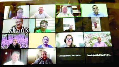 <b>La sesión se realizó por Zoom, una modalidad de la actual Corporación Municipal.</b>