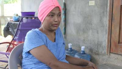 Cinthia es Bachiller en Informática y tiene dos hijos, uno de ellos ya adolescente y una niña de siete años.