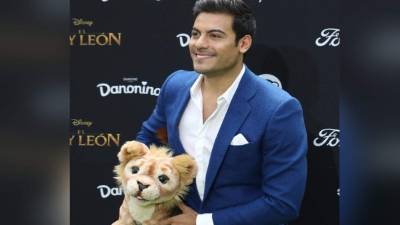 33 años tiene Carlos Rivera, quien nació un 15 de marzo de 1986 en Huamantla, México. El artista también ha interpretado a la bestia en la obra de La bella y la bestia.