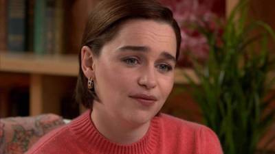 Emilia hizo una aparición en el programa de CBS 'Sunday Morning', donde recordó la depresión después de su cirugía y compartió imágenes de su estadía en el hospital.