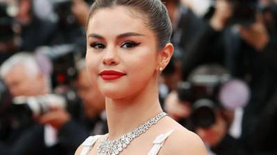 Al crecer frente a las cámaras muchos famosos ceden a la presión por alterar su apariencia para encajar en los estándares de belleza de la industria en su momento, pero Gómez ha logrado mantenerse original, y tiene las fotos que lo prueban.