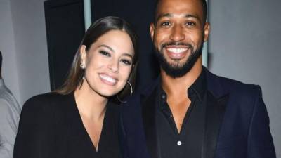 Ashley Graham y Justin Ervin tendrán a su primer hijo después de nueve años de matrimonio.