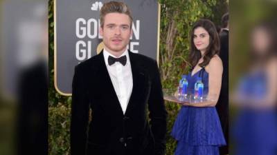 La 'chica del agua' aparece robando atención a estrellas como Richard Madden.