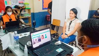 Al momentos de observar el censo provisional en línea, muchos hondureños reclamaron que en sus datos les aparecía un centro de votación distinto.