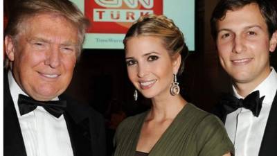 El presidente electo Donald Trump, su hija Ivanka y su yerno Jared Kushner.
