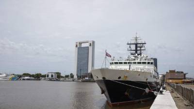 Fotografía del barco ruso Yantar, en el puerto de Buenos Aires (Argentina). EFE