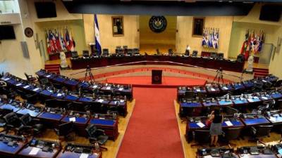 Los diputados cumplieron con la sentencia de la Sala de lo Constitucional que ordenó reformar el Código Electora. Foto Archivo.