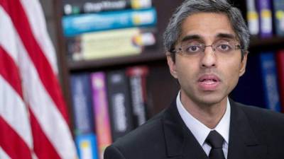 El excirujano general destacó que el país necesita un líder que le 'inspire' a practicar la distancia social y llevar máscaras faciales, 'no como una declaración política sino como un deber patriótico'.