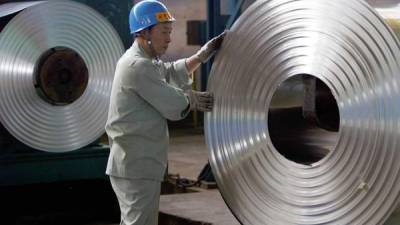 Un trabajador de Wuhan Iron & Steel Group en una planta en la ciudad de Wuhan.