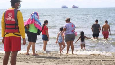La población ya comenzó a movilizarse a las distintas playas del país para disfrutar de la Semana Morazánica.