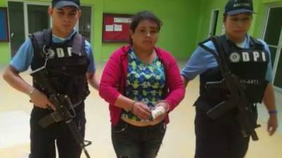 Karla Xiomara Orellana Ramos fue detenida por miembros de la Dirección Policial de Investigaciones (DPI). Ella es acusada de haber matado a Osmán Peraza Murcia.