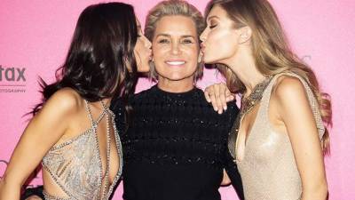 Rodeadas de fama y de millones de seguidores, estas estrellas reconocen que lo que son se lo deben a su mamá, a quien le expresan su admiración, respeto y amor. Además de que son sus ídolos número uno, también las consideran la fuente de inspiración que impulsa sus carreras.