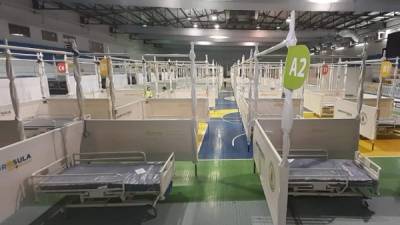 En la Unidad ya hay 69 camas instaladas para pacientes.