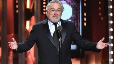 Robert De Niro en el escenario de los Premios Tony este domingo 10 de junio desde Radio City Music Hall de Nueva York. Foto AFP.