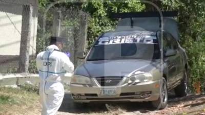 El vehículo del taxista estaba estacionado frente de su vivienda.