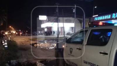 El cadáver de la víctima quedó en medio de la calle, junto a una bicicleta.