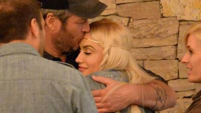 Blake Shelton y Gwen Stefani son la pareja del momento.