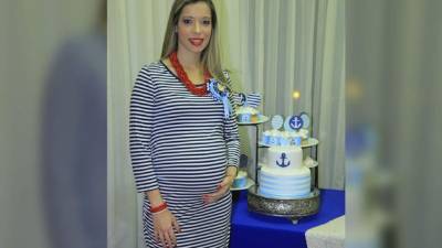 Bella lució la feliz madre Paola Paz de Romero.