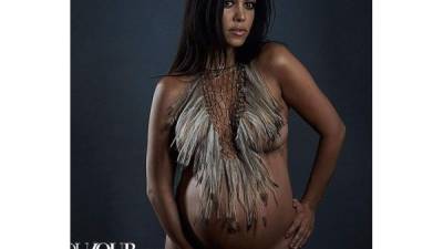 Kourtney Kardashian. La estrella de Keeping Up with the Kardashians (E!), de 35 años, posó ligera de ropas para la revista Dujour.
