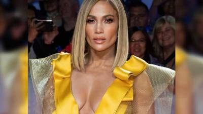 La actriz y el resto del elenco acudieron a la premiere de la cinta sobre las bailarinas exóticas que estafaron a ejecutivos de Wall Street, llevada a cabo este 07 de febrero en Canadá.