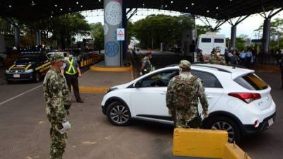 Fronteras bloqueadas en Brasil para evitar más propagación de coronavirus. Foto AFP