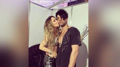 La pareja compartió sus aventuras amorosas por medio de sus redes sociales.